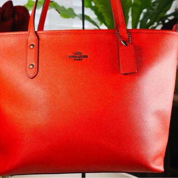 “HostPick”EUC Coach Mollie Tote/ GUNMETAL/ MIAMI RED/ APPLE